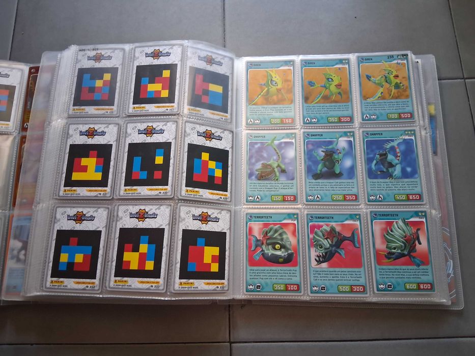 Coleção Invizimals e Invizimals Nova Aliança (Incompleta) - Cadernetas + Cartas