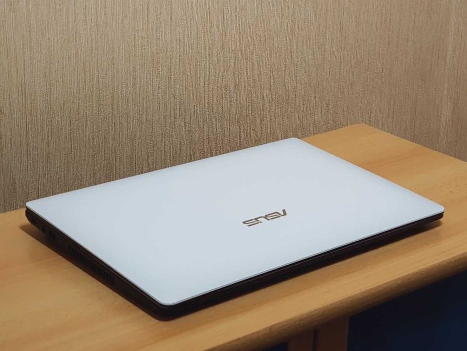 Ноутбук Asus AMD Dual-Core E2-1800 RAM 4Gb HDD 500Gb Батарея 6 годин, встановлена нова оригінальна батарея (0% зносу программа AIDA64).