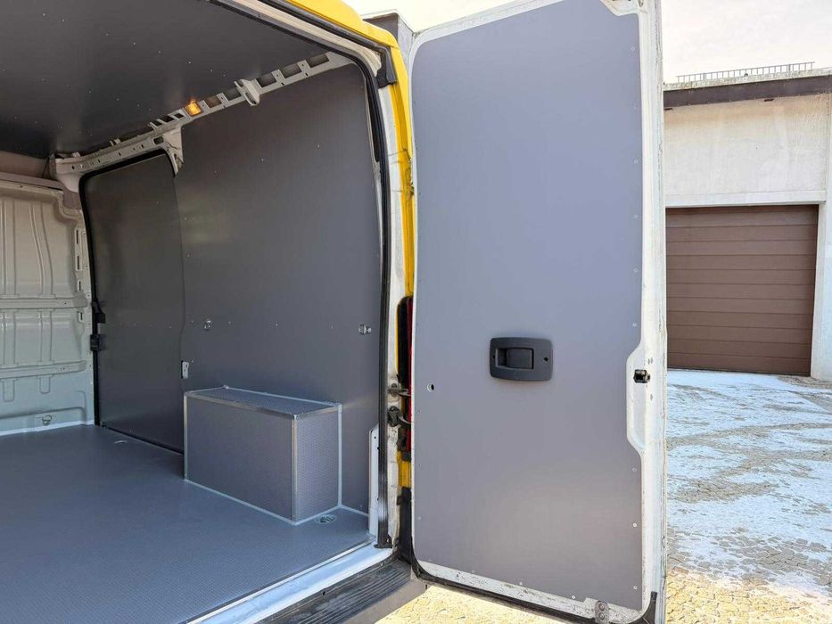 Zabudowa samochodu auta busa dostawczego Peugeot Boxer L2H2