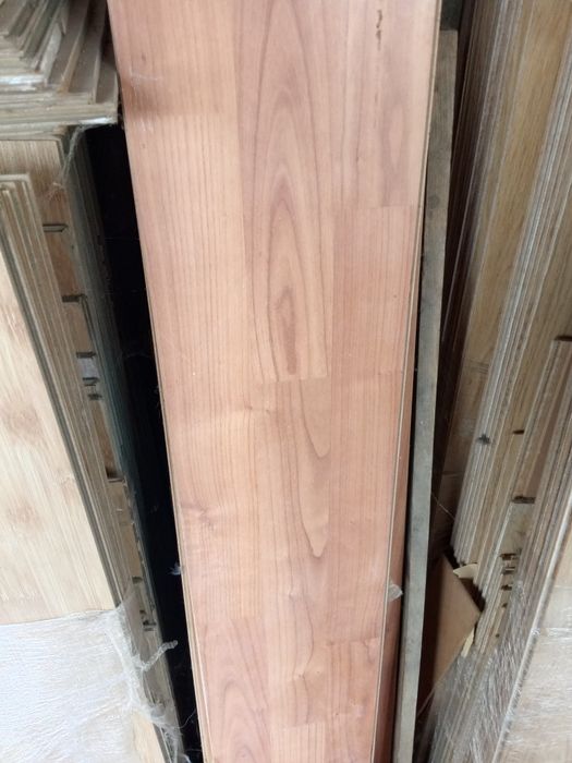 Продам ламінат..