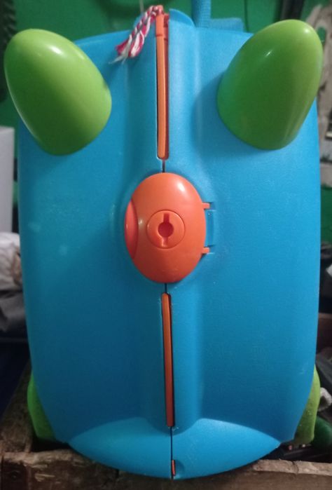 Детский чемодан  trunki.На колёсах