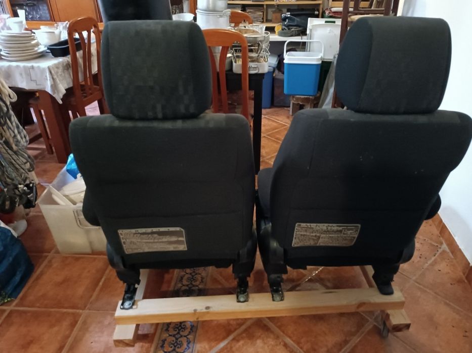 Bancos Toyota em bom estado