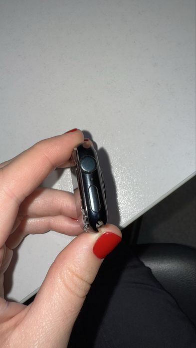 Часы Apple watch SE на ремонт