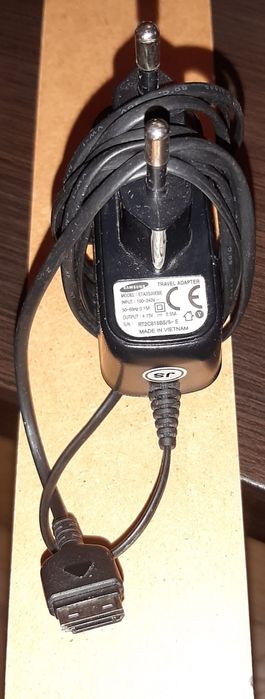 ПРОДАМ мобильный телефон Samsung SGH-B100.