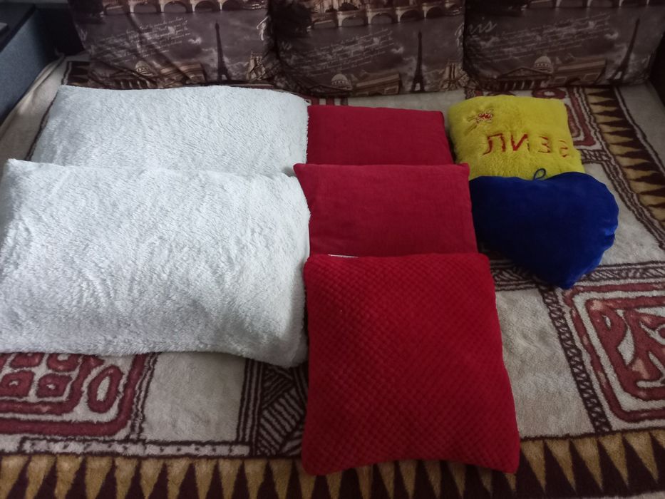 Подушки синтепон.Все за 300грн.