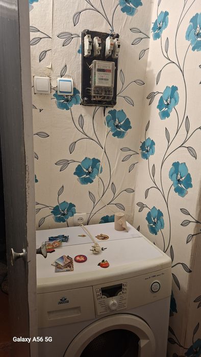 Сдам гостинку  3500 плюс коммуналка