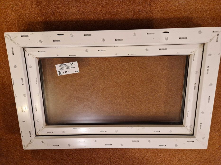 Okno plastikowe 687x357 nowe, dwuszybowe, piwniczne, garażowe