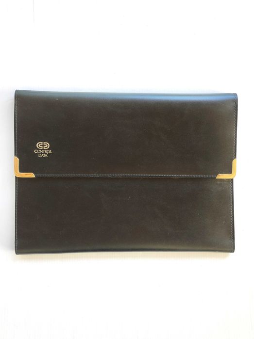 Pasta mão documentos Control Data pele preta