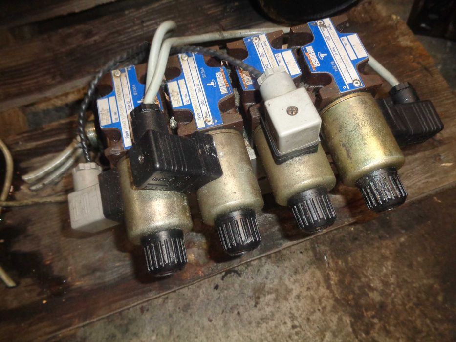 Rozdzielacz hydrauliczny 4-sekcyjny 24V 200BAR HOEBRIGER HB51823-002A