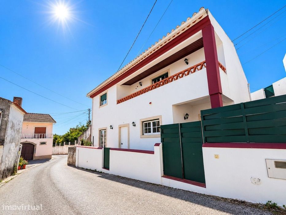 Moradia T3+1 com Garagem, Logradouro e Terraço em Aldeia Galega da ...