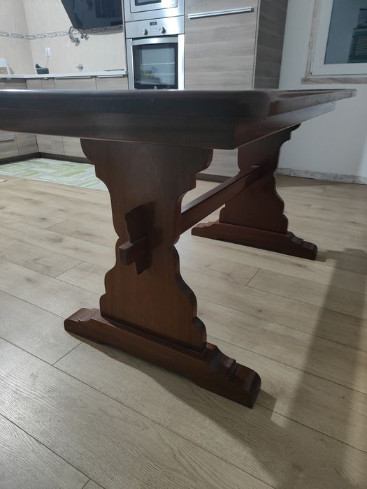 mesa de refeição em mogno