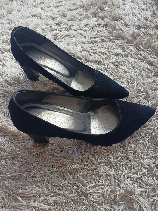 Eleganckie buty damskie na słupku 38