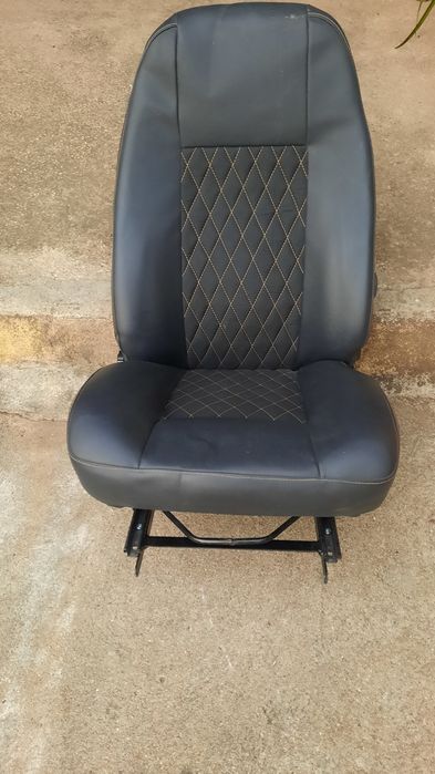 Bancos ( foram aplicados num mini clássico)