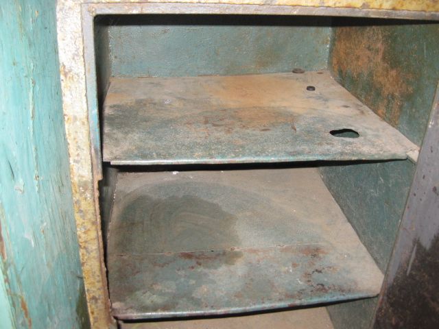 Продам шкаф/сейф металлический