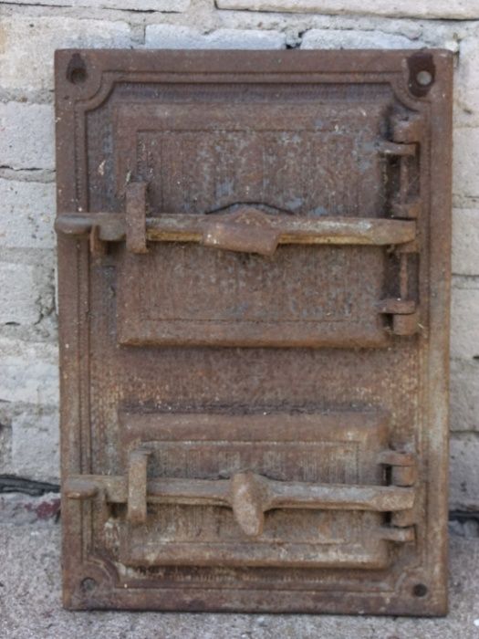 Stare żeliwne drzwiczki piec, wędzarnia