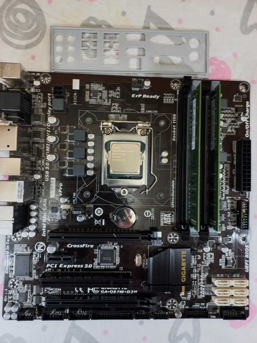 Gigabite Q87M-D2H s1150 + I3-4150 + 8Gb DDR3