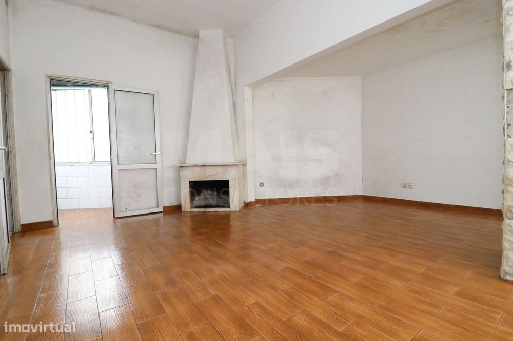 Apartamento com terraço no centro de Samora Correia