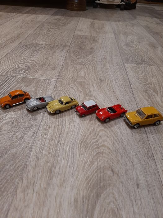 Продам модельки авто.миниатюре