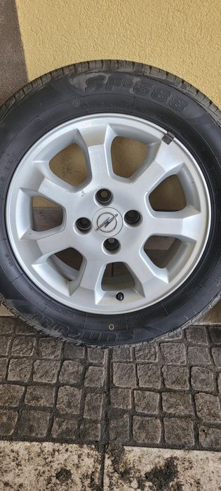 Komplet kół z letnimi oponami