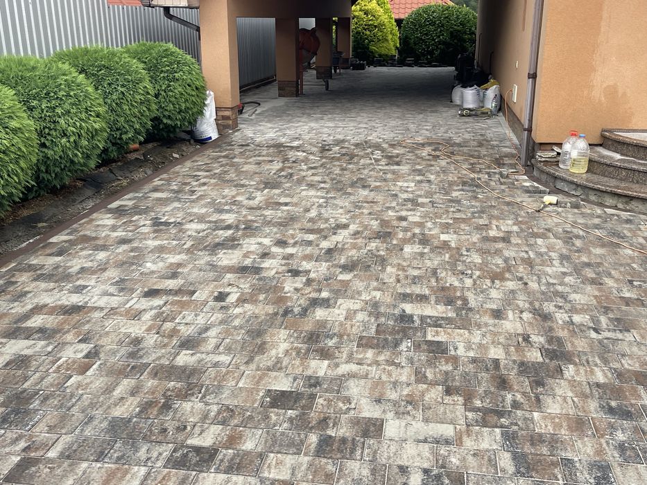 Професійне викладання бруківки в місті Ужгород