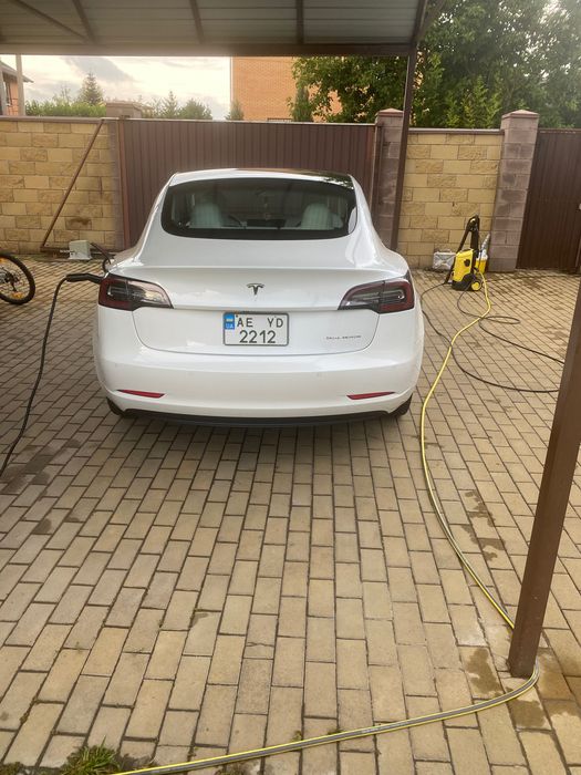 Продам Tesla model 3