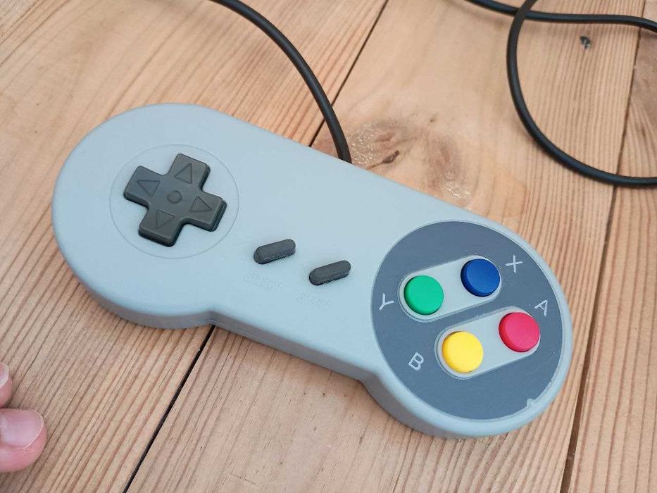 Проектор міралпрацюючий вже з іграми