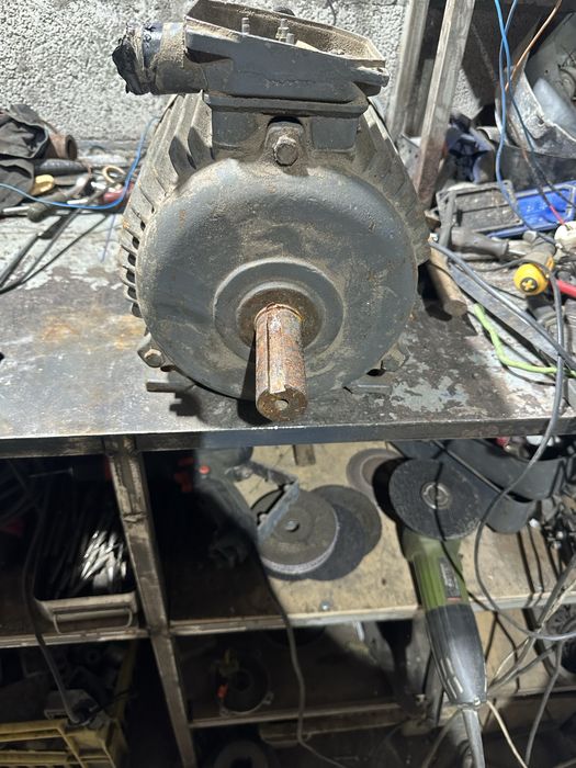 Електродвигун 3 квт 700 об/хв.