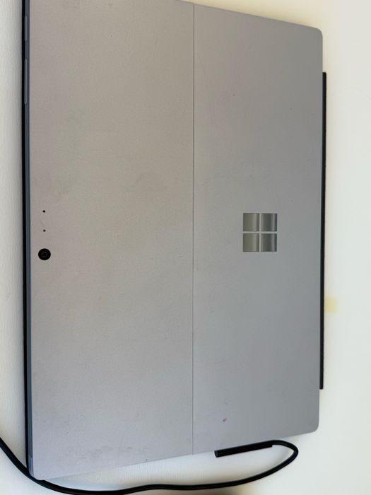 Microsoft Surface i5-6300U / 8GB / 256GB64738548673923121