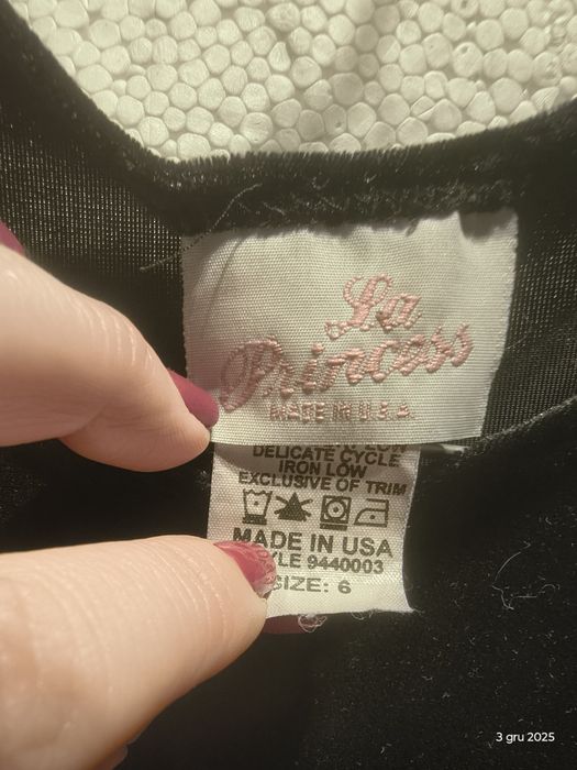 Śliczna elegancka sukienka z bolerkiem