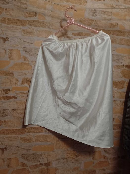 (40/42) (L/XL) Biała półhalka halka z Londynu
