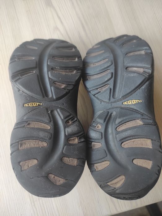 Жіноче взуття KEEN