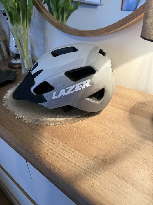 Sprzedam kask LAZER jak nowy