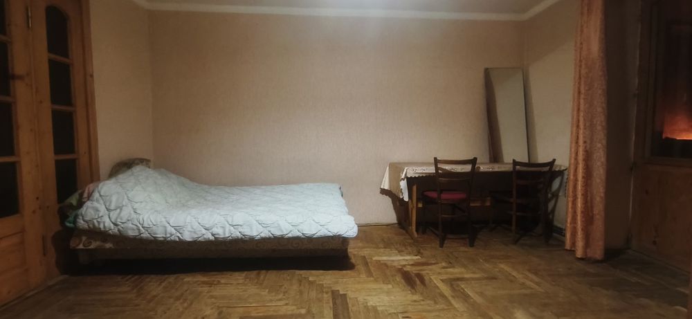 КІМНАТА  або Місце в кімнаті для  однієї  або двох  осіб.  р-н Пасічна.