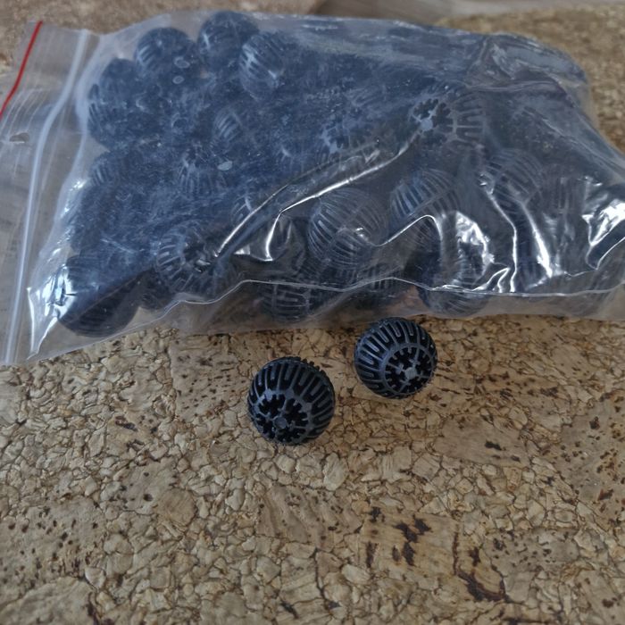 Biobale do filtra w akwarium.(74 sztuki).