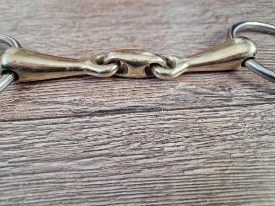 Nowe wędzidło podwójnie łamane