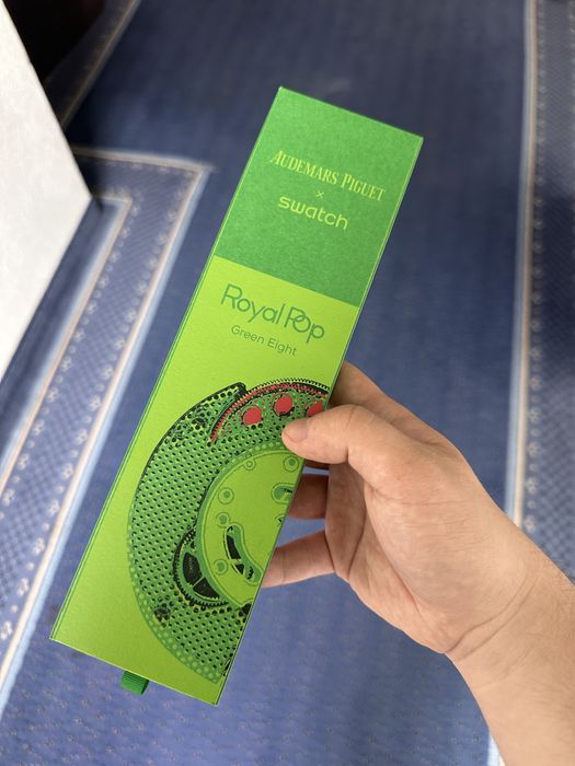 Оригінальний годинник Swatch Pop "Royal Pop"