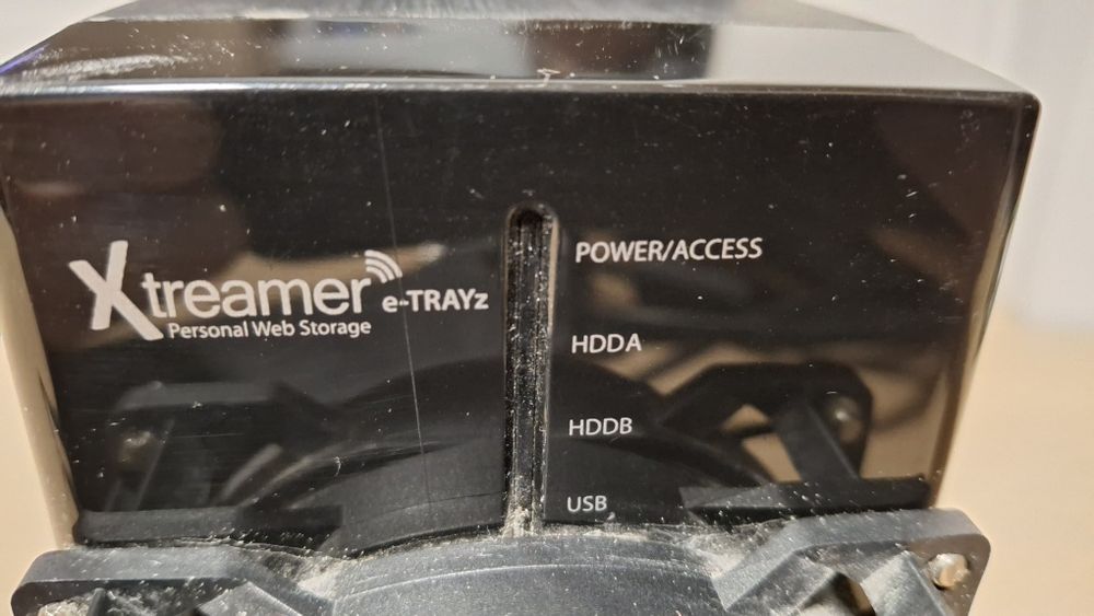Xtreamer eTRAYz (2Bay RAID NAS - Personal Web Server & Storage)