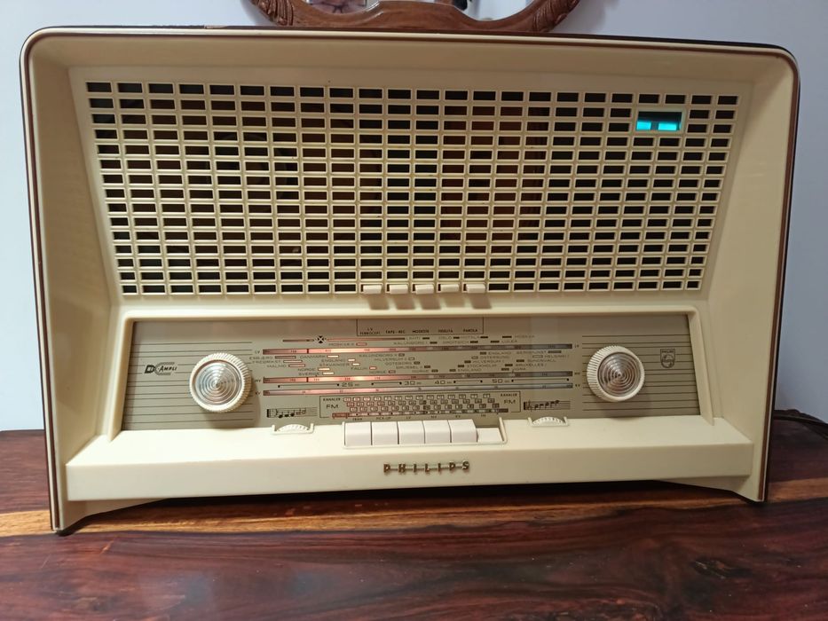 Radio Phiilips Bi - Ampli B6 X 82A tube radio