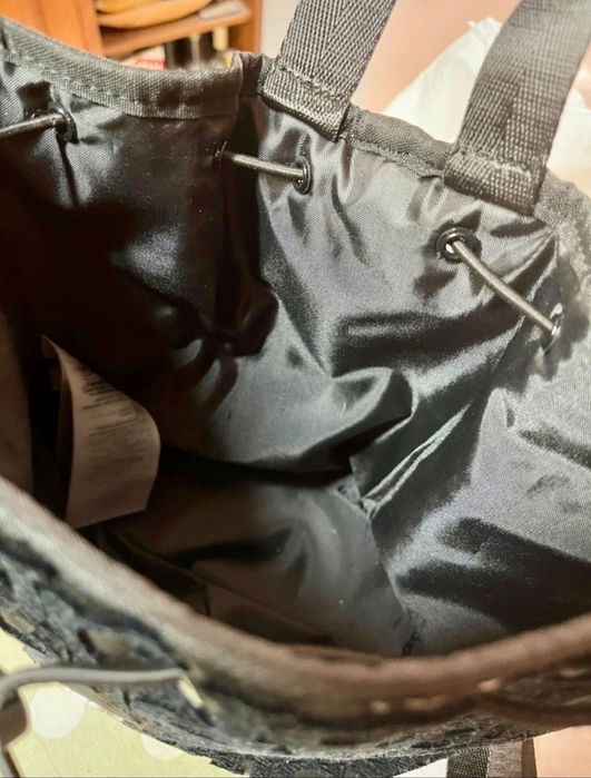 Mochila Guess toda bordada