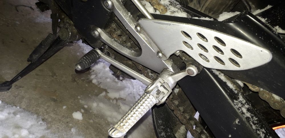 Yamaha r1 rn 12 set kierowcy podnozek