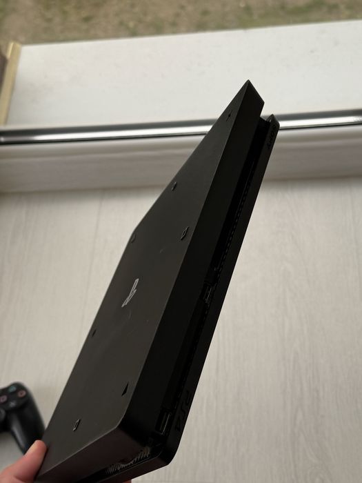 Playstation 4 slim 500gb практично в ідеальному стані