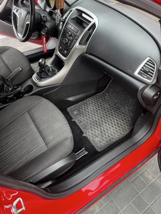 Opel astra j 2011