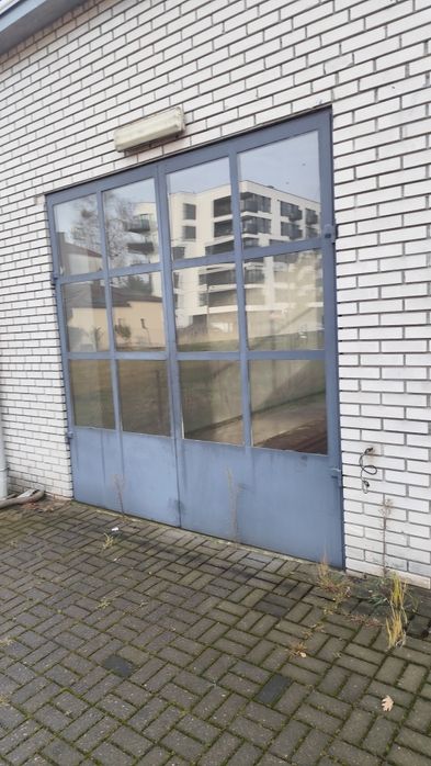 Bramy garażowe stalowe z ciepłą szybą