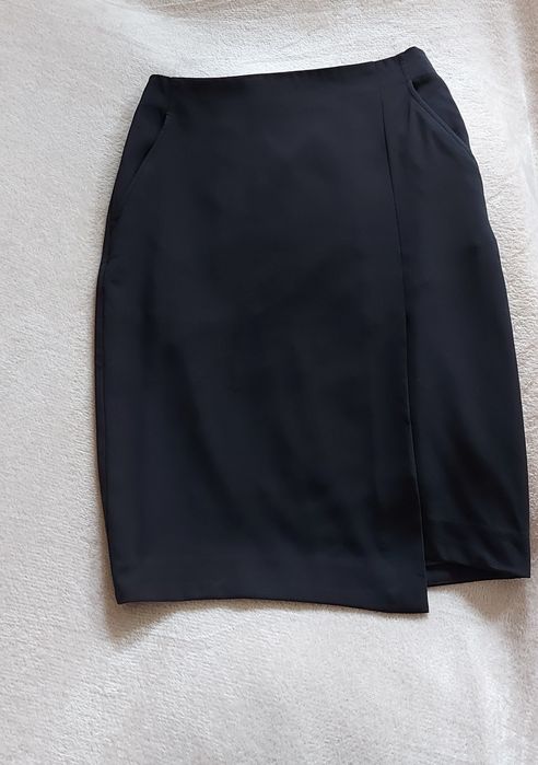 Czarna, ołówkowa spódnica, rozporek, H&M, S