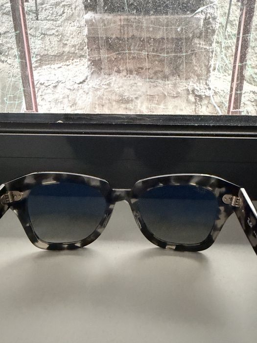 Продаю очки Ray Ban, линзы серый градиент, поляризованные, пятнистая о