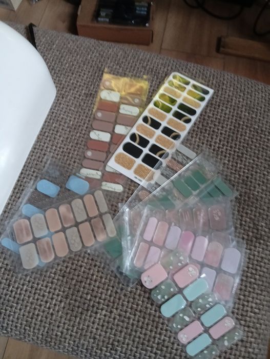 Sprzedam lampę UV i naklejki