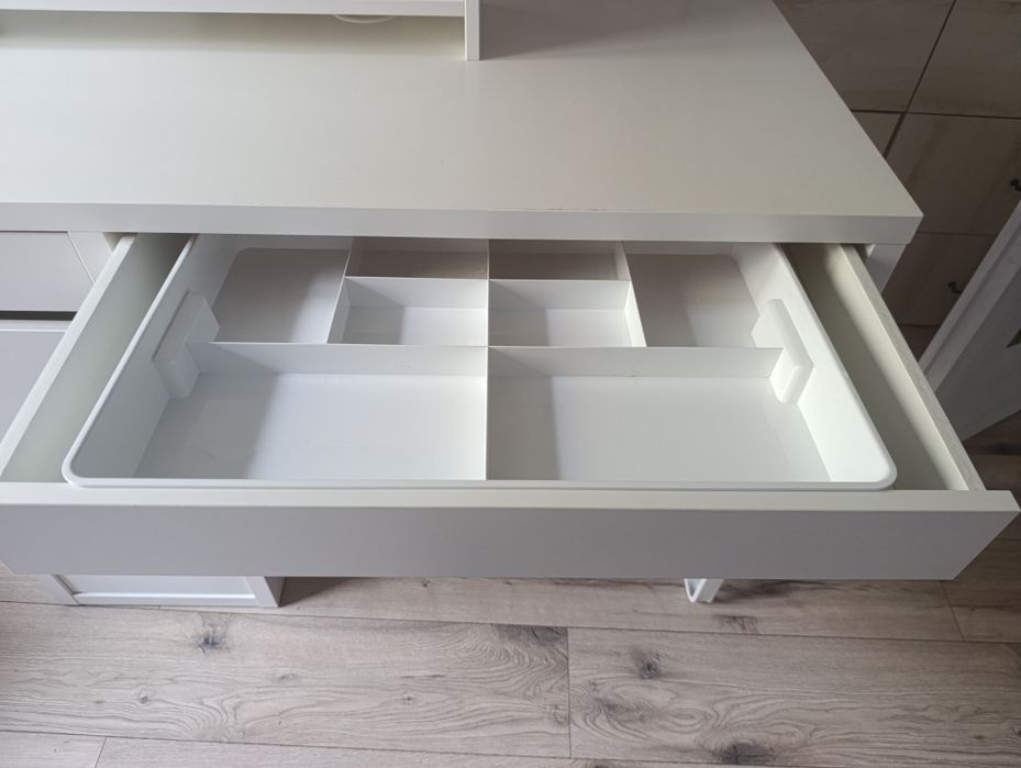 Biurko Ikea Micke białe  z nadstawka i wkładem do szuflady