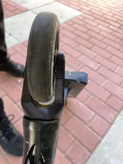 Hulajnoga wyczynowa używana (złożona na skatepro)