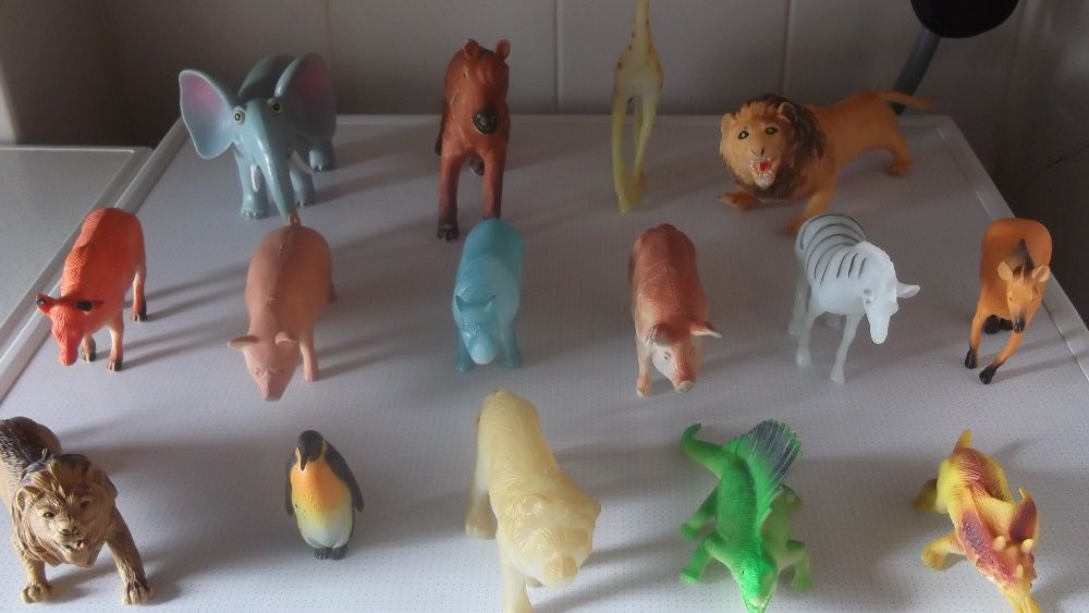 vários animais para criança brincar
