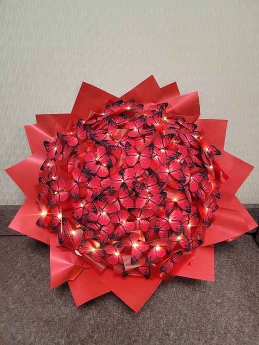 Букети з метеликів